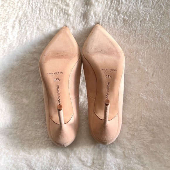 Manolo Blahnik BB Pointed Toe Pump - Picture 4 of 4